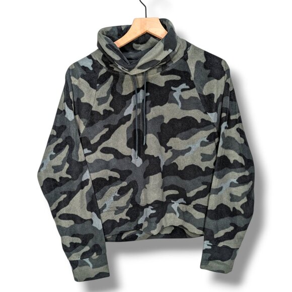 NWT Old Navy Active Warm Fleece Pullover Cropped Funnel Neck Camo Size Medium - Picture 1 of 4